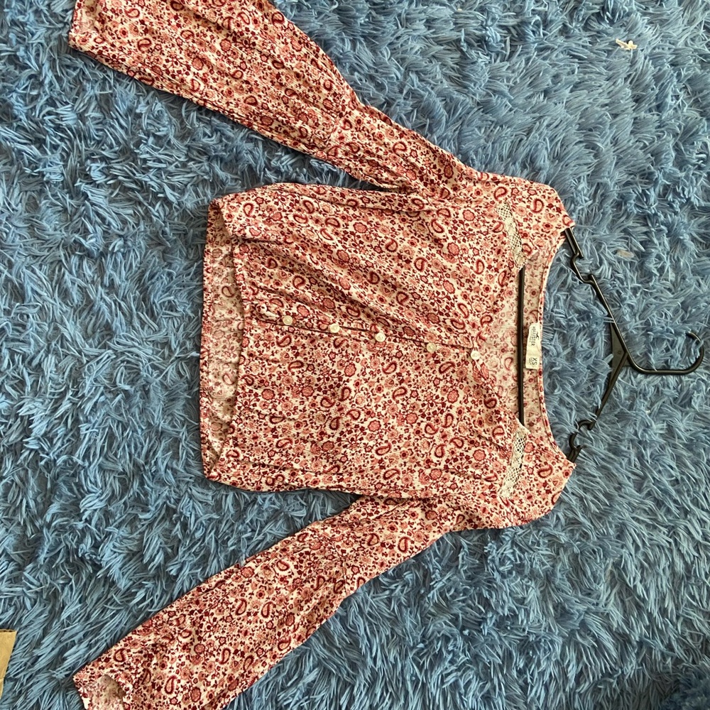 Hollister top